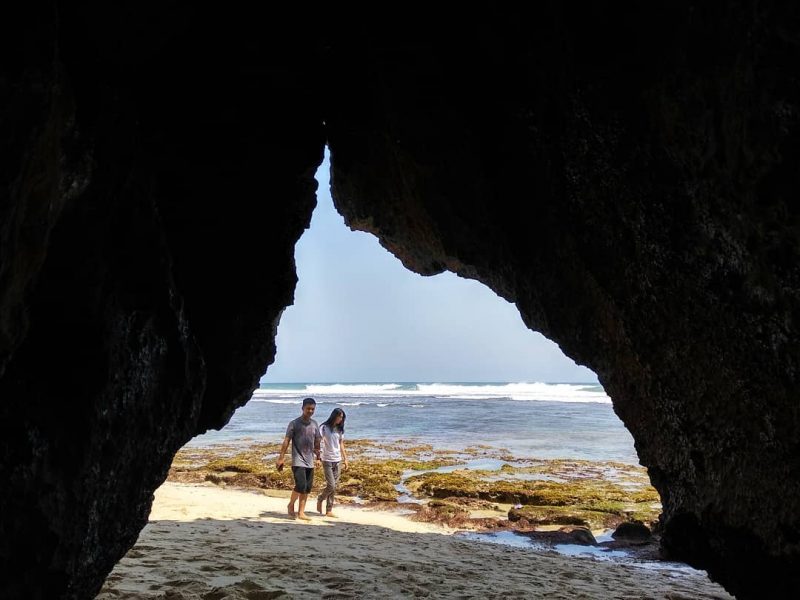 Pantai Sundak Cave
