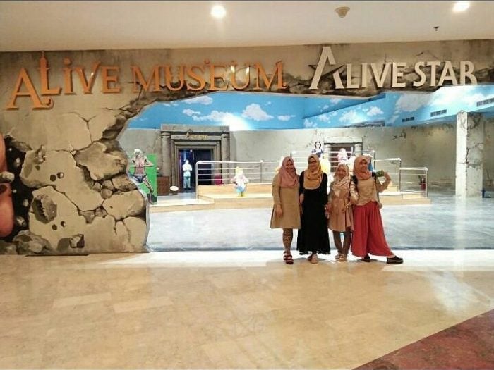Alive Star Museum Entrance
