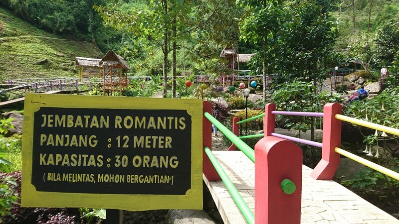 Salah Satu Jembatan Yang Ada Di Srambang Park