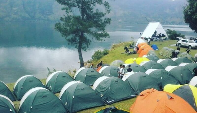 Kegiatan 100 Tenda Di Area Danau Lut Tawar