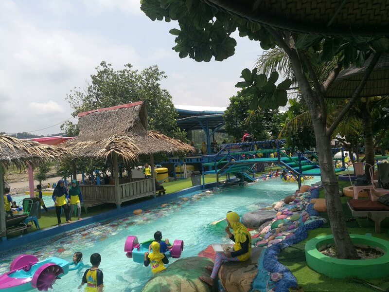 Destinasi Wisata Keluarga Di Cikao Park