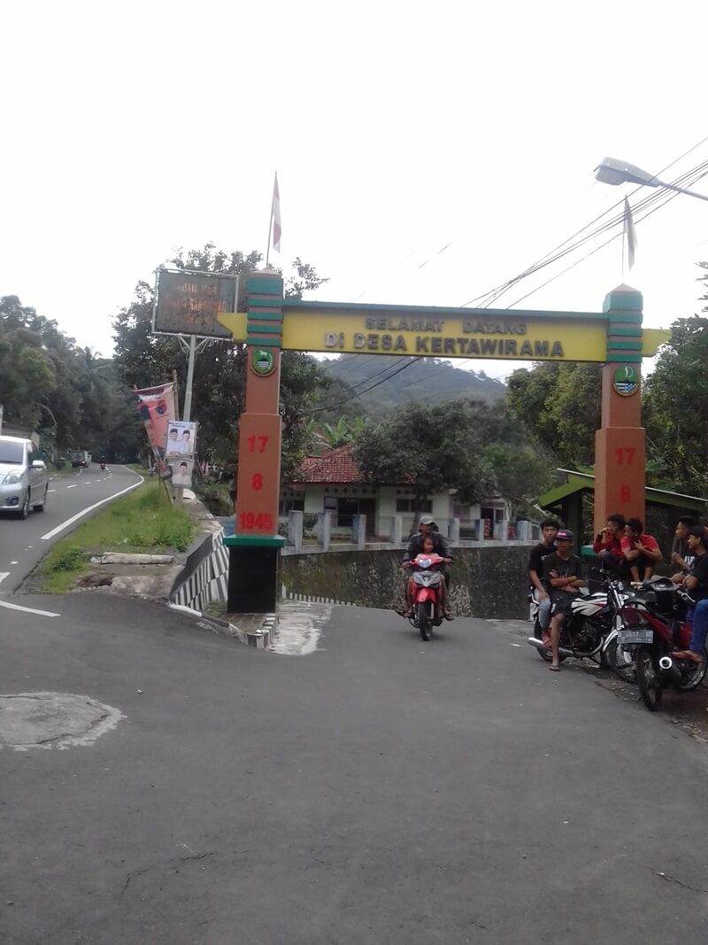 Gerbang Desa Kertawirama