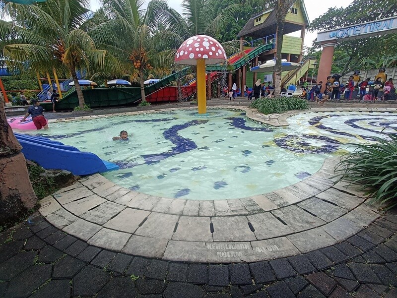 kolam anak