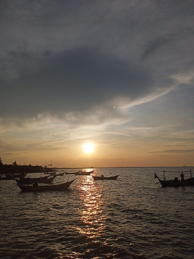 sunset di pantai kelapa