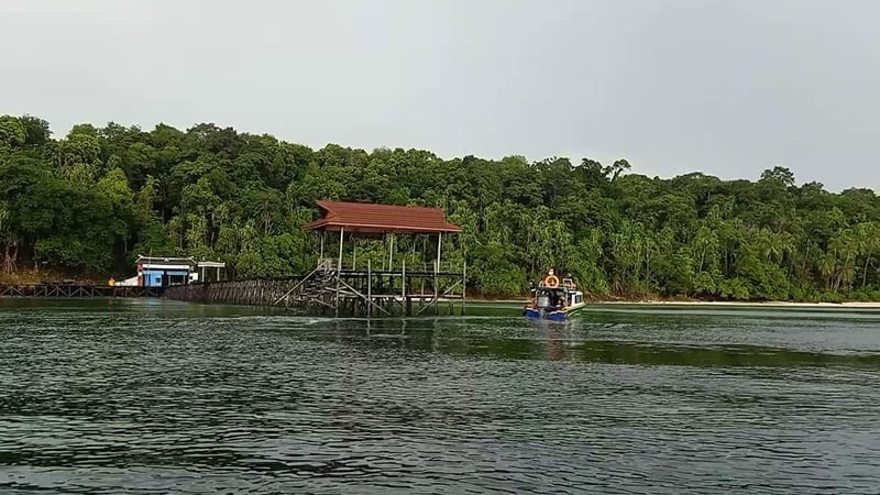 Dermaga Pulau Kakaban