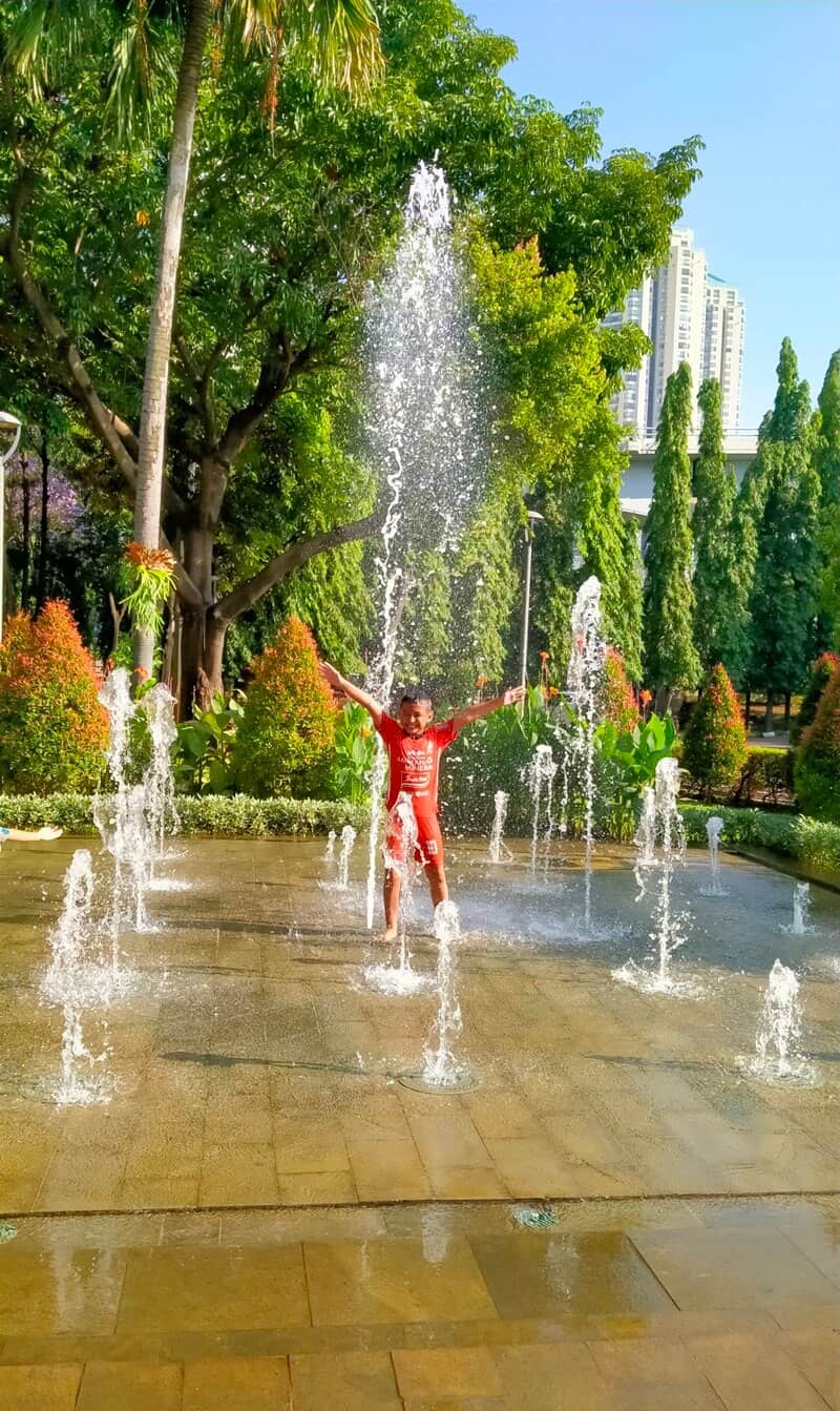 Jakarta Cattleya Park fountain display