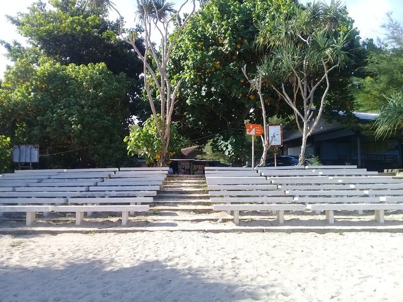tempat duduk semi amphitheater