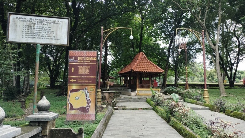 Makam-Makam Raja Sriwijaya