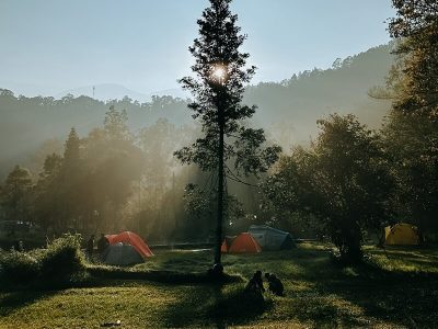 suasana camping di situ gunung