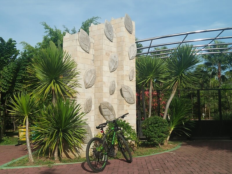 bangunan ikonik taman hutan klorofil