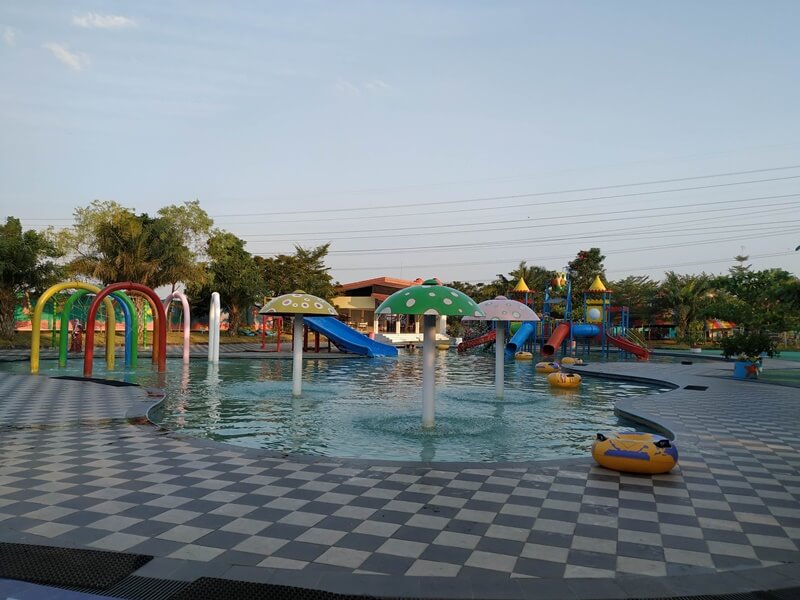 kolam renang master park