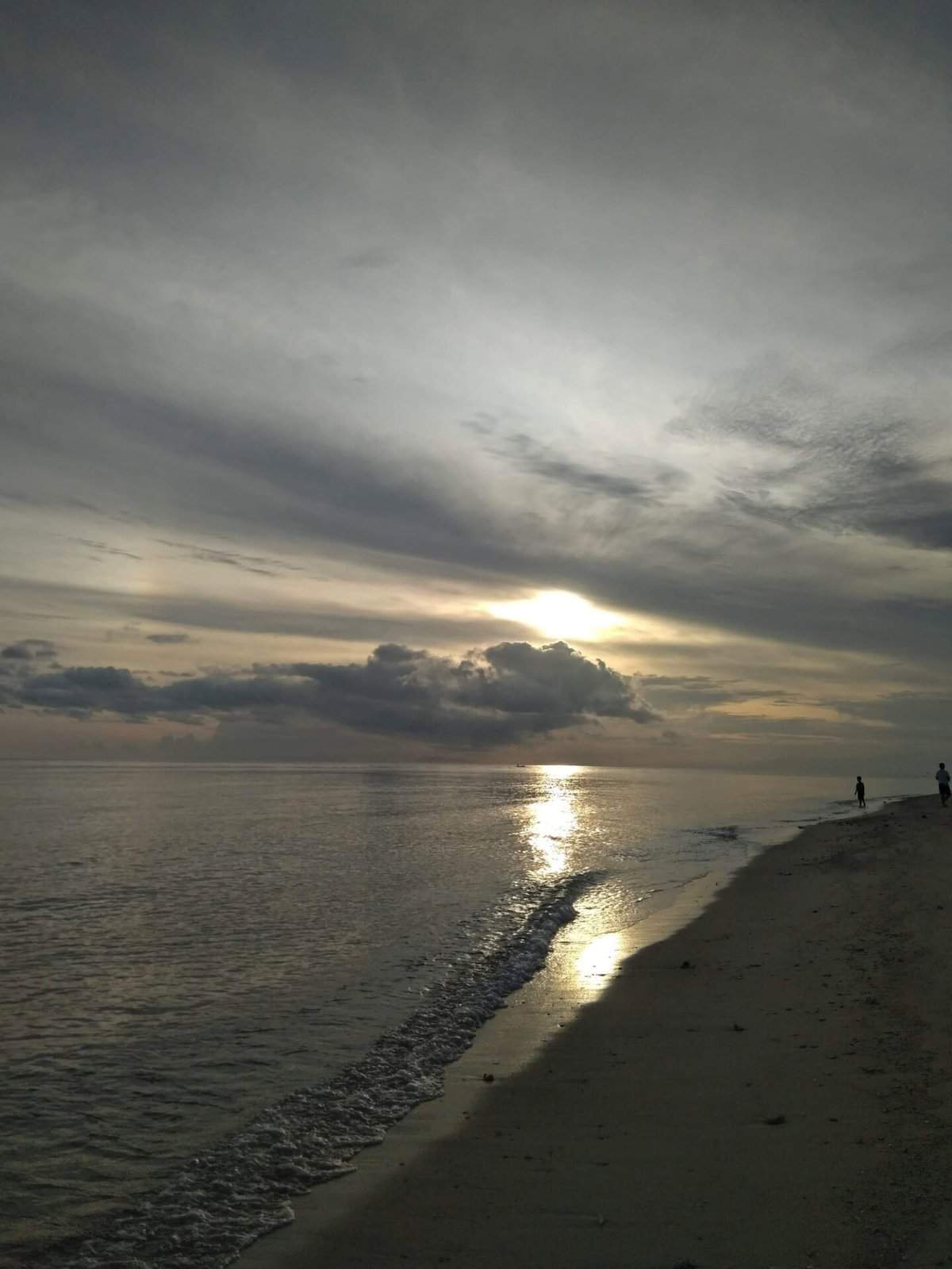 sunset di pulau tabuhan