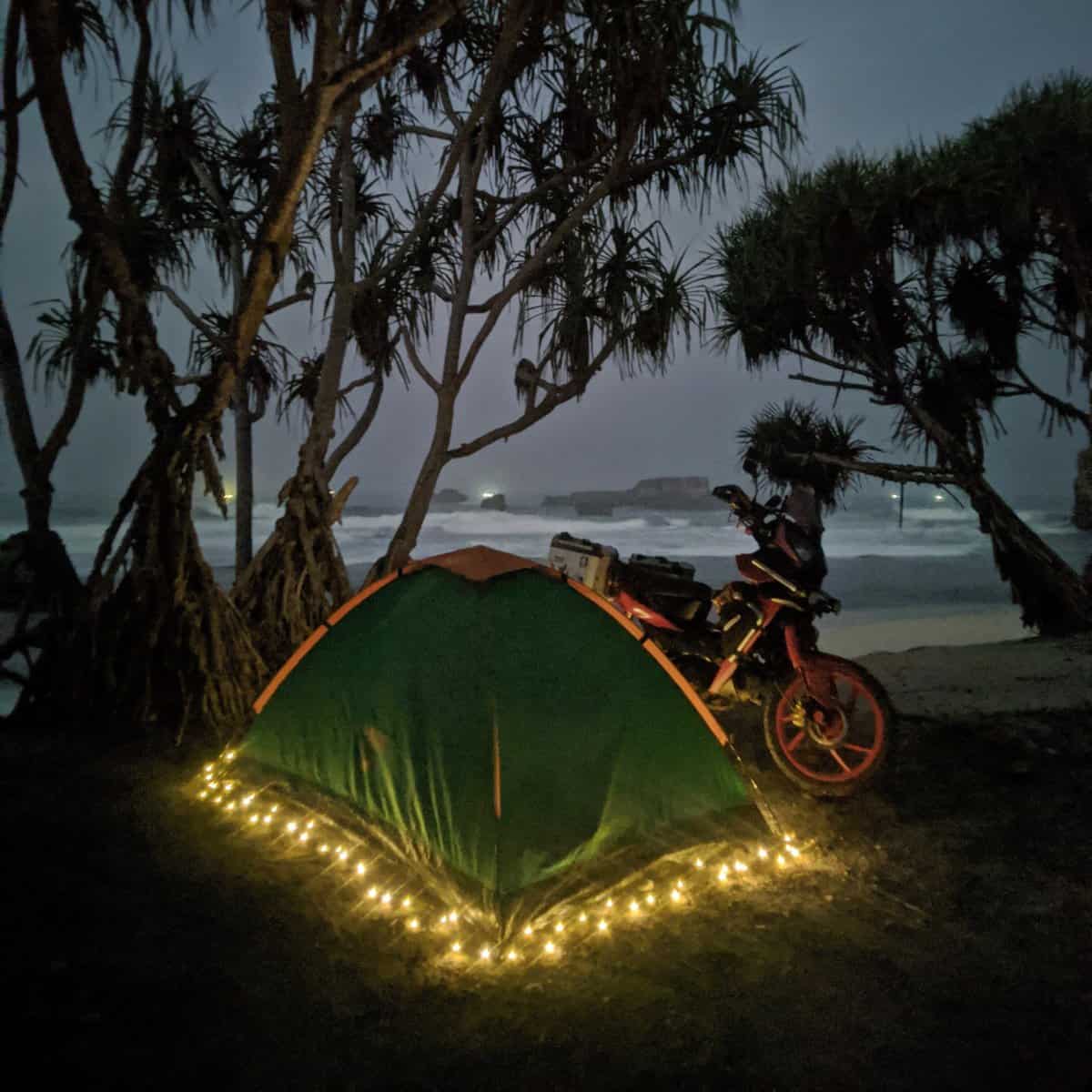camping di pantai buyutan