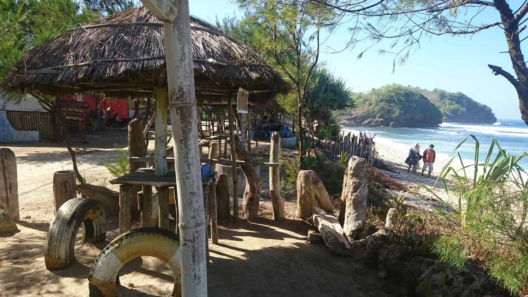 menikmati kuliner dan panorama pantai gondo mayit