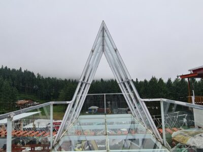 spot jembatan kaca piramida