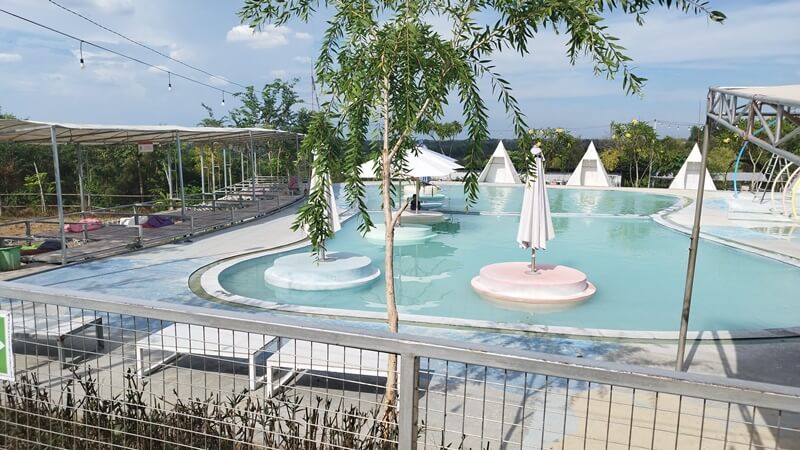 Bukit Kayoe Putih swimming pool
