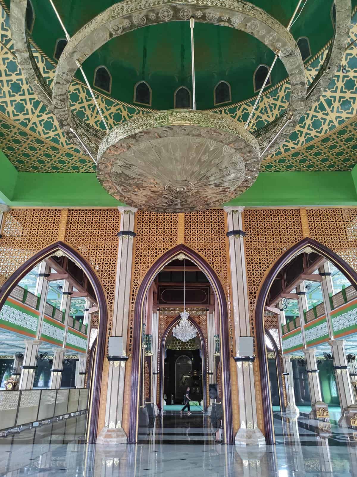 arsitektur bagian dalam masjid