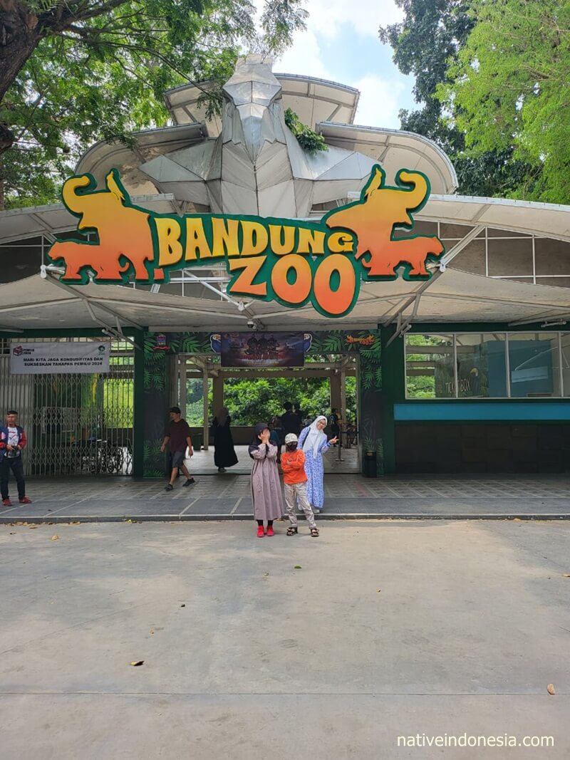 gerbang masuk bandung zoo