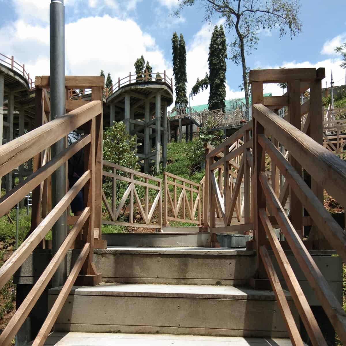 tangga dengan desain unik