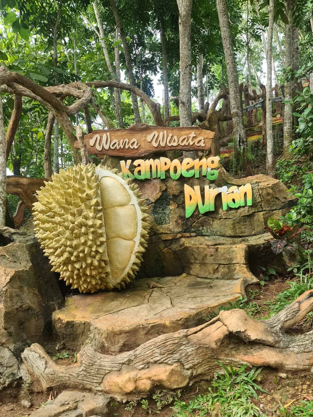 Wisata Kampoeng Durian Pamekasan