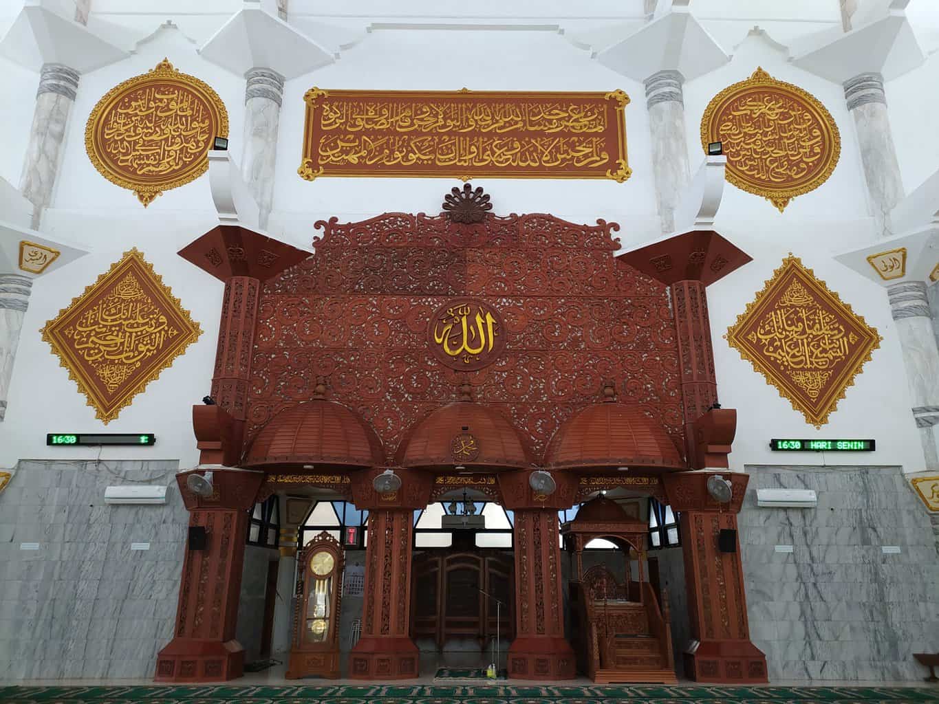 Bagian Dalam Masjid Agung Sampang