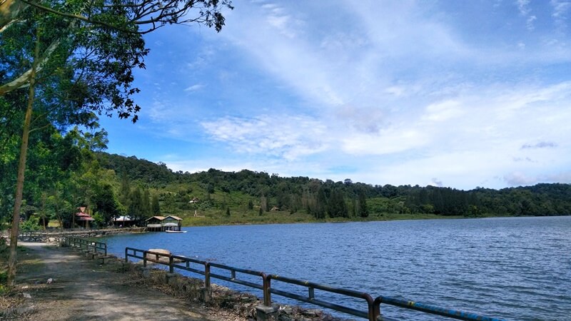 danau lau kawar dekat dengan area parkir