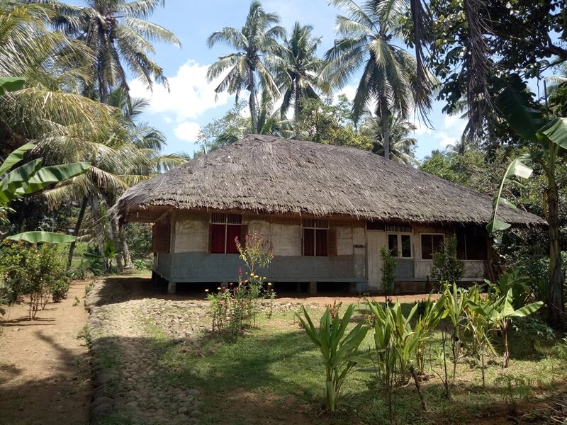 rumah kampung adat kuta
