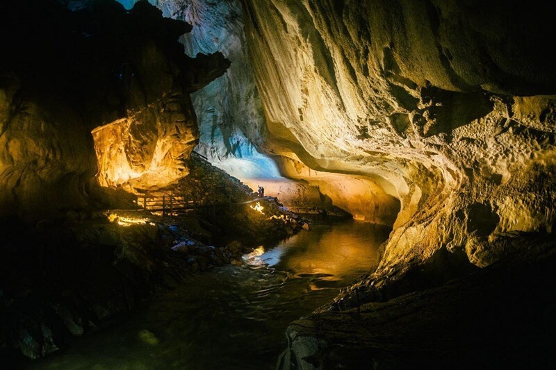 gua di taman nasional mulu