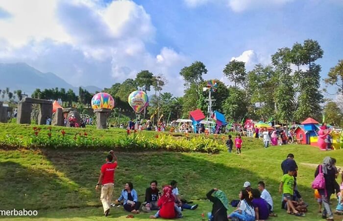 Taman Bunga Celosia Liburan Tema Luar Negeri Di Semarang